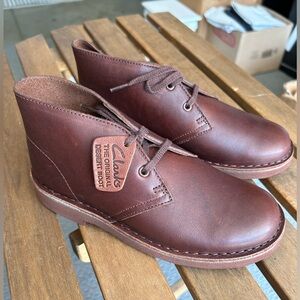 Clark’s leather shoes size 4Y, chocolate brown